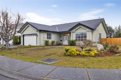 6166 Waterbury Rd, Nanaimo BC V9V 1L2