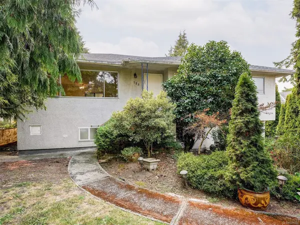 723 Genevieve Rd, Saanich BC V8X 3R5