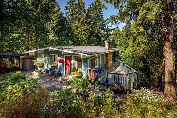 4619 Sailor Easement Rd, Pender Island BC V0N 2M2 - 2 bed, 2 bath in Pender Island