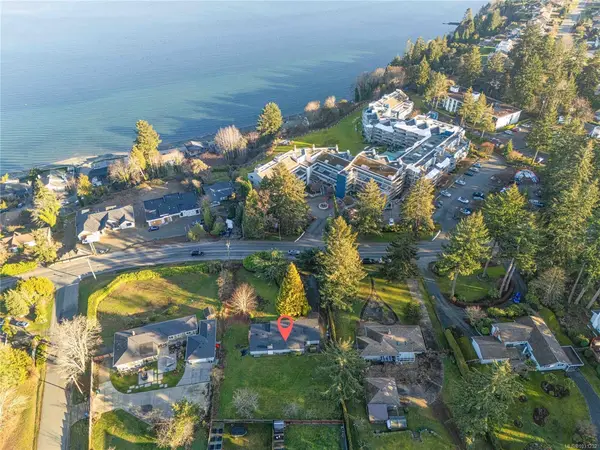 2555 Departure Bay Rd, Nanaimo BC V9S 3W2 - 5 bed, 2 bath in Nanaimo