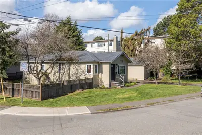 2442/2462 Eastdowne Rd, Oak Bay BC V8R 5P8
