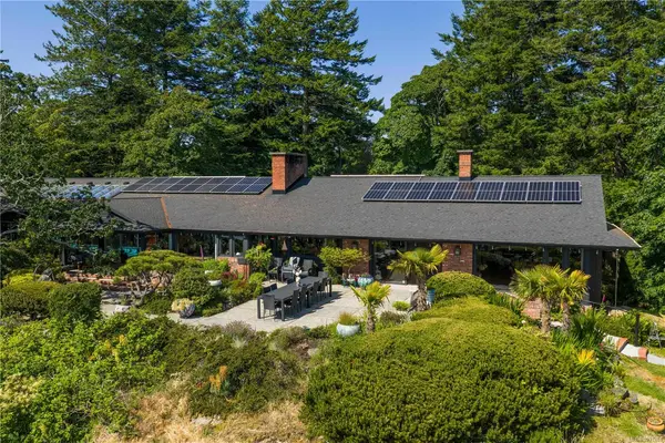 1996 Ferndale Rd, Saanich BC V8N 2Y6