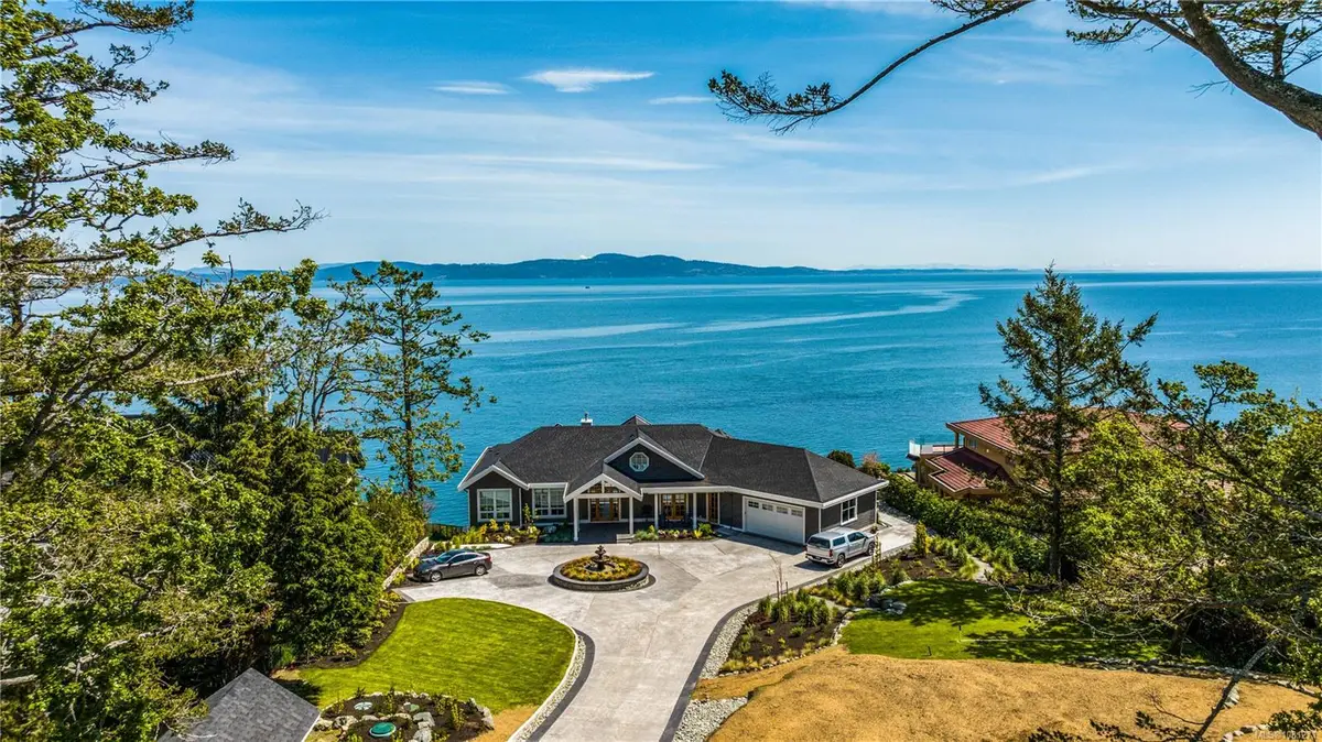 4585 Leyns Rd, Saanich BC V8N 3A1