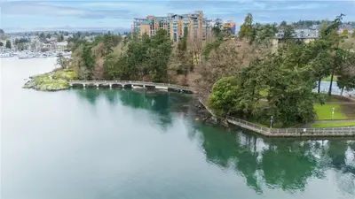 532 BOWLSBY Pl, Victoria BC V9A 4C7