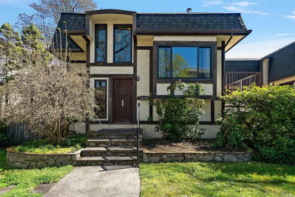 1464 Fort St # 6, Victoria BC V8S 1Z5