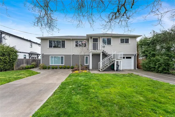 4345 Shelbourne St, Saanich BC V8N 3G4 - 5 bed, 4.0 bath in Saanich