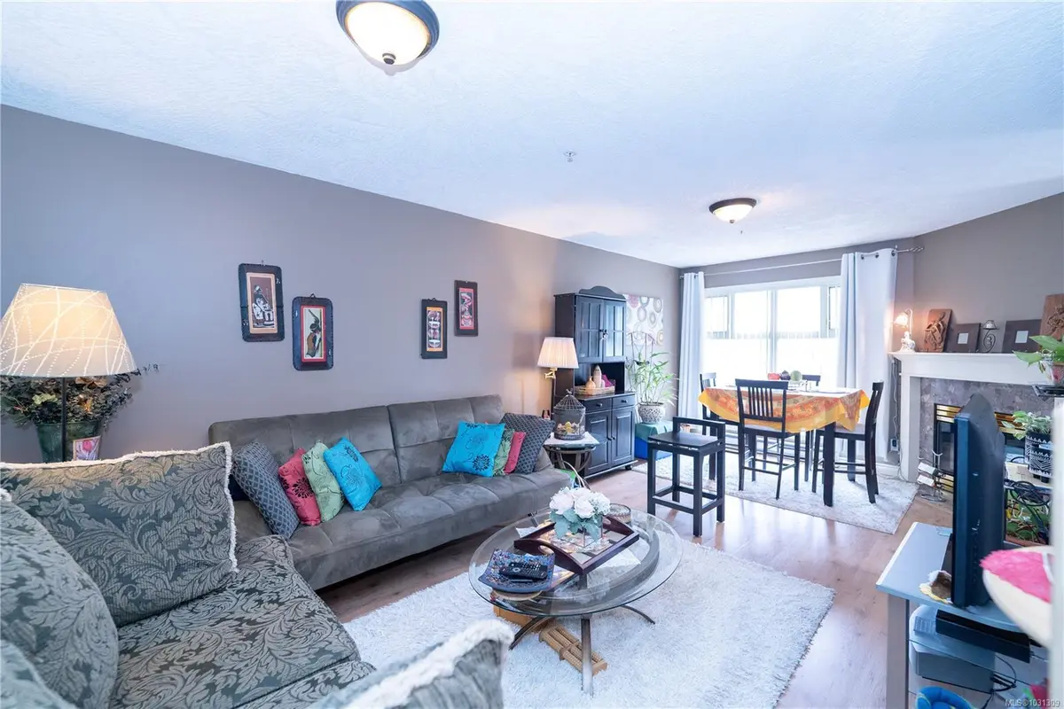 2527 Quadra St #307, Victoria BC V8T 4E1