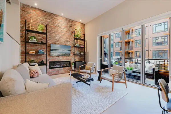 427 Lampson St # 207, Esquimalt BC V9A 0K5