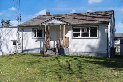 4371 Shelbourne St, Saanich BC V8N 3G4