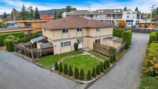 1945 Lisnoe Ave # 4, Central Saanich BC V8M 1T2 - 3 bed, 2 bath in Central Saanich
