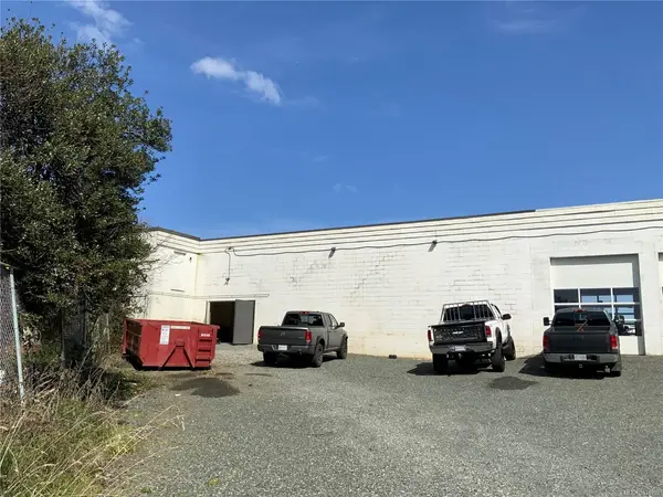 677 Burnside Rd, Victoria BC V8T 2X9