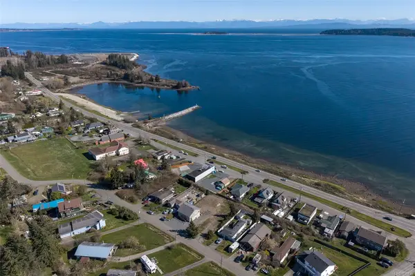 5570 Horne St, Union Bay BC V0R 3B0
