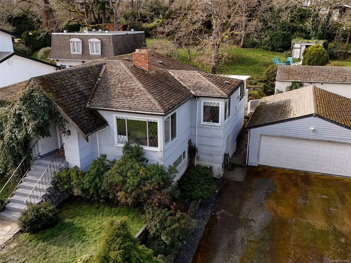 3900 Ascot Dr, Saanich BC V8P 3S1 — Pending Sale in Saanich