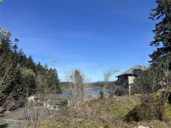 619 Green Rd, Quadra Island BC V0P 1N0
