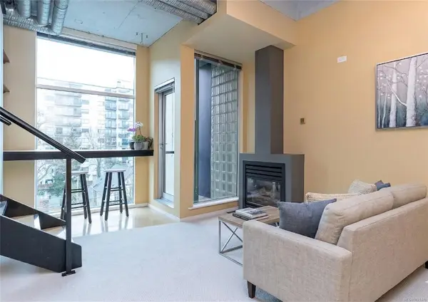 1061 Fort St # 411, Victoria BC V8V 5A1