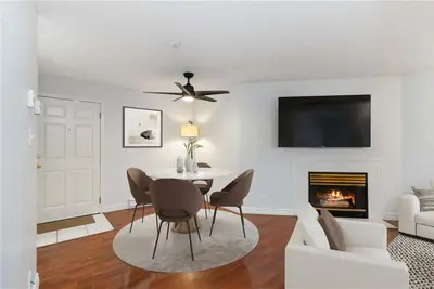 2710 Grosvenor Rd # 101, Victoria BC V8T 3M9