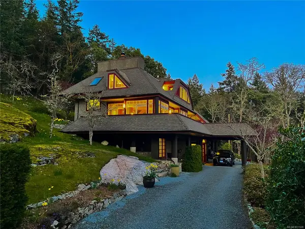 8242 Thomson Pl, Central Saanich BC V8M 1S1