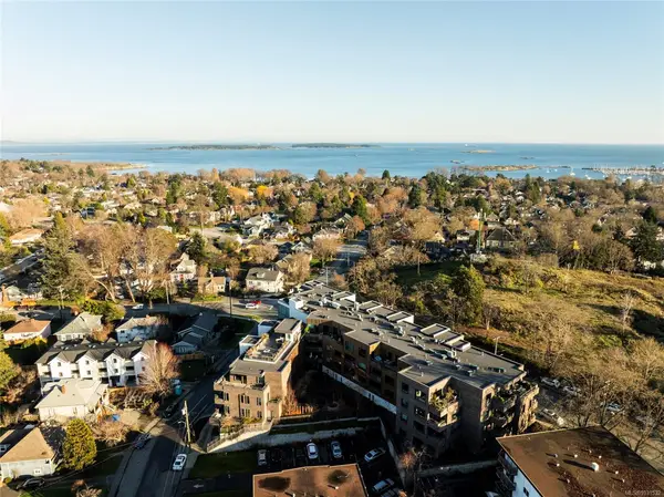 2285 Bowker Ave, Oak Bay BC V8R 2E2