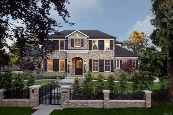 3085 Southdowne Rd, Oak Bay BC V8R 6H3