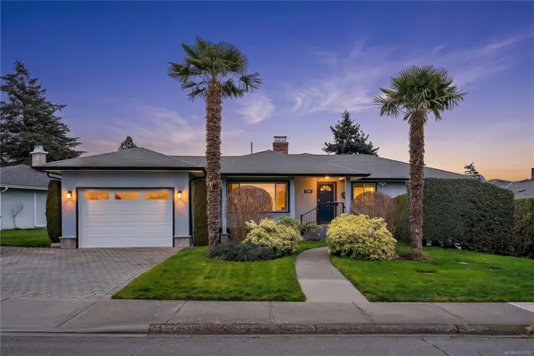 2861 Eastdowne Rd, Oak Bay BC V8R 5R7