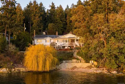 643 Senanus Dr, Central Saanich BC V8M 1S6