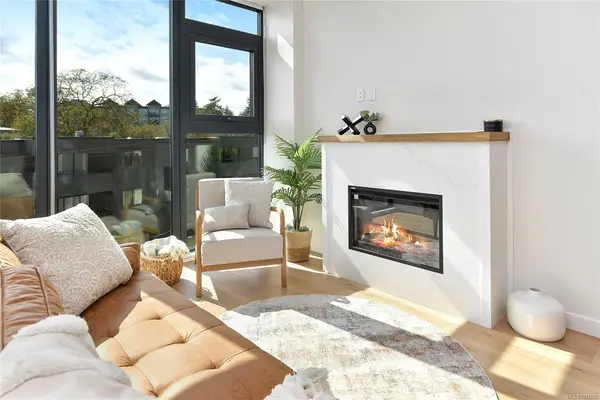 899 Esquimalt Ave SW # 304, Esquimalt BC V9A 3M5