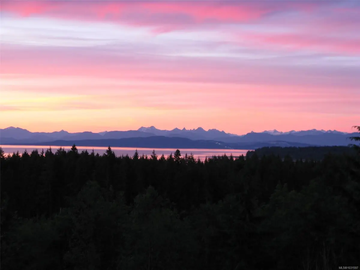 8900 Keith Wagner Way, Denman Island BC V0R 1T0