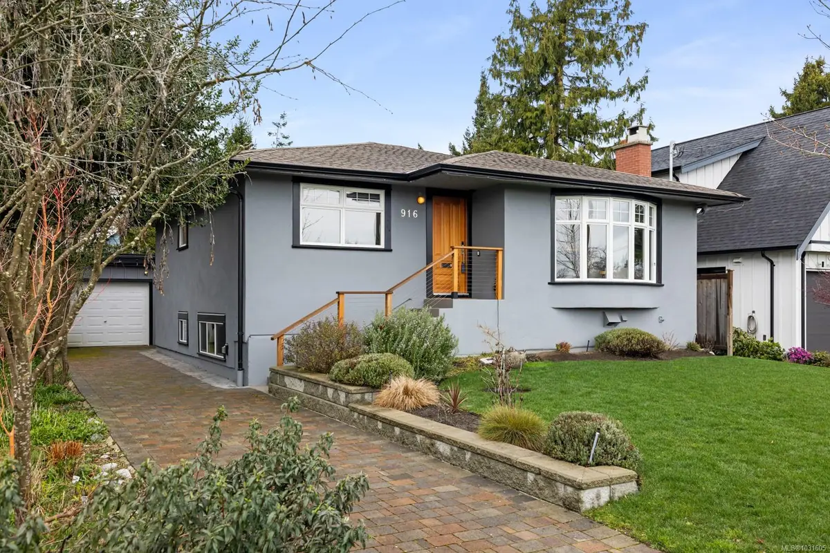 916 Monterey Ave, Oak Bay BC V8S 4A2