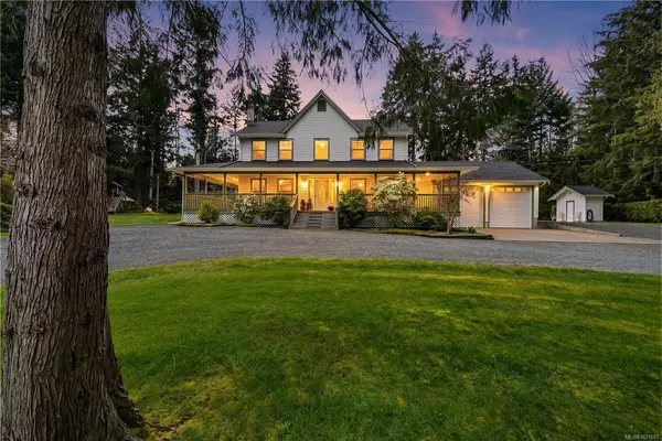 3097 York Rd, Campbell River BC V9H 1A8 - 5 bed, 4 bath in Campbell River