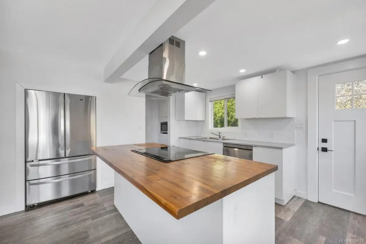 310 Mt. Benson St, Nanaimo BC V9S 1B6
