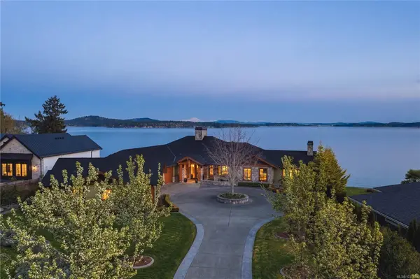 3070 Beachfront Cres, Mill Bay BC V0R 2P3 — Pending Sale in Mill Bay