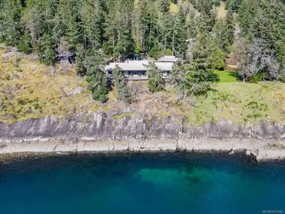 1369 Mackinnon Rd, Pender Island BC V0N 2M1