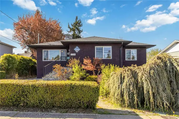 3738 Tillicum Rd, Saanich BC V8Z 4H8