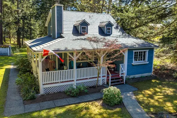 745 Lazo Rd, Comox BC V9M 3V6 - 4 bed, 3 bath in Comox
