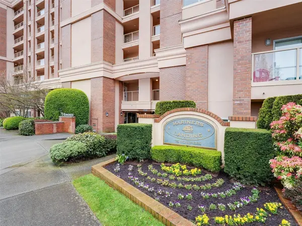 75 Songhees Rd # 104, Victoria BC V9A 7M5