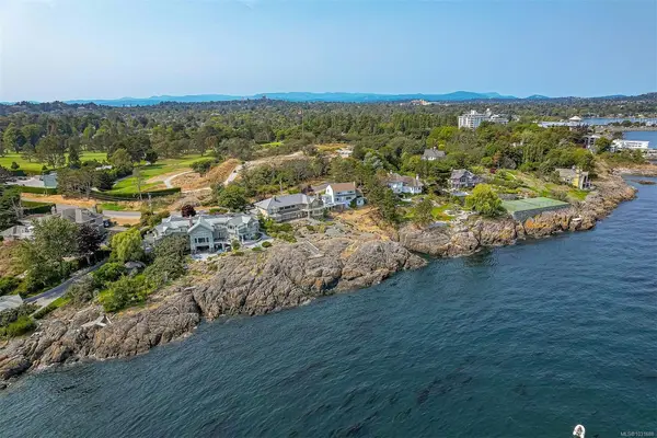 987 Beach Dr, Oak Bay BC V8S 2N2