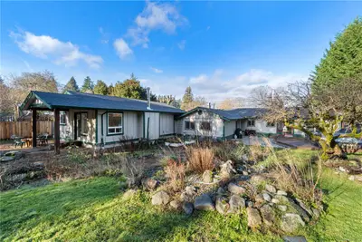 3872 Island Hwy W, Qualicum Beach BC V9K 2G9