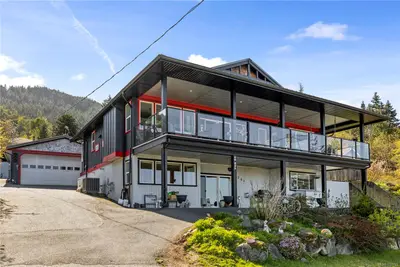 426 Davis Rd, Ladysmith BC V9G 1V3