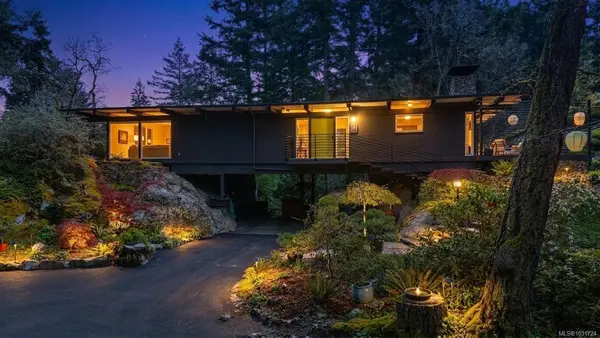 4513 Edgewood Pl, Saanich BC V8X 2N8