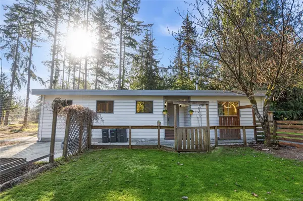 1007 Fabrick Dr, Qualicum Beach BC V9K 1M9