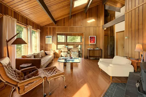 6587 West Saanich Rd, Central Saanich BC V8M 1W8