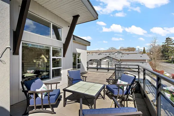 1018 Inverness Rd # 503, Saanich BC V8X 2S1