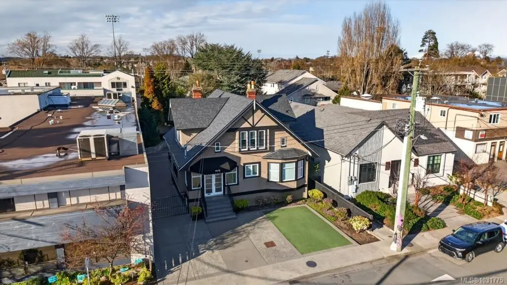 1012 North Park St, Victoria BC V8T 1C6