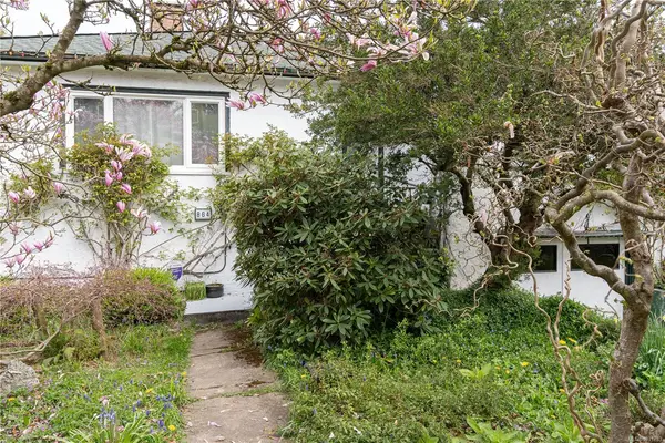 864 Selkirk Ave, Esquimalt BC V9A 2T8 - 3 bed, 2 bath in Esquimalt