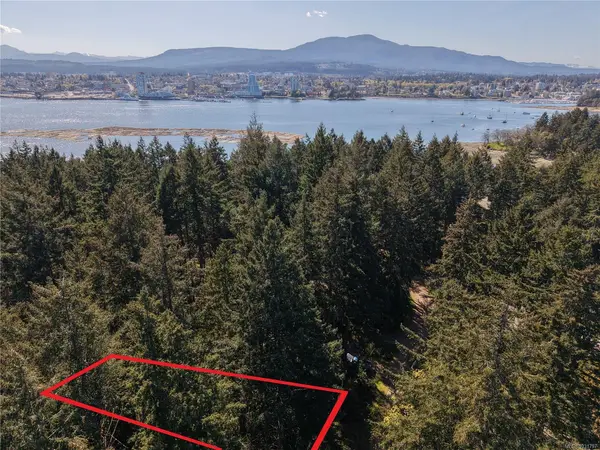 11 Pirate Pl, Protection Island BC V9R 6R1