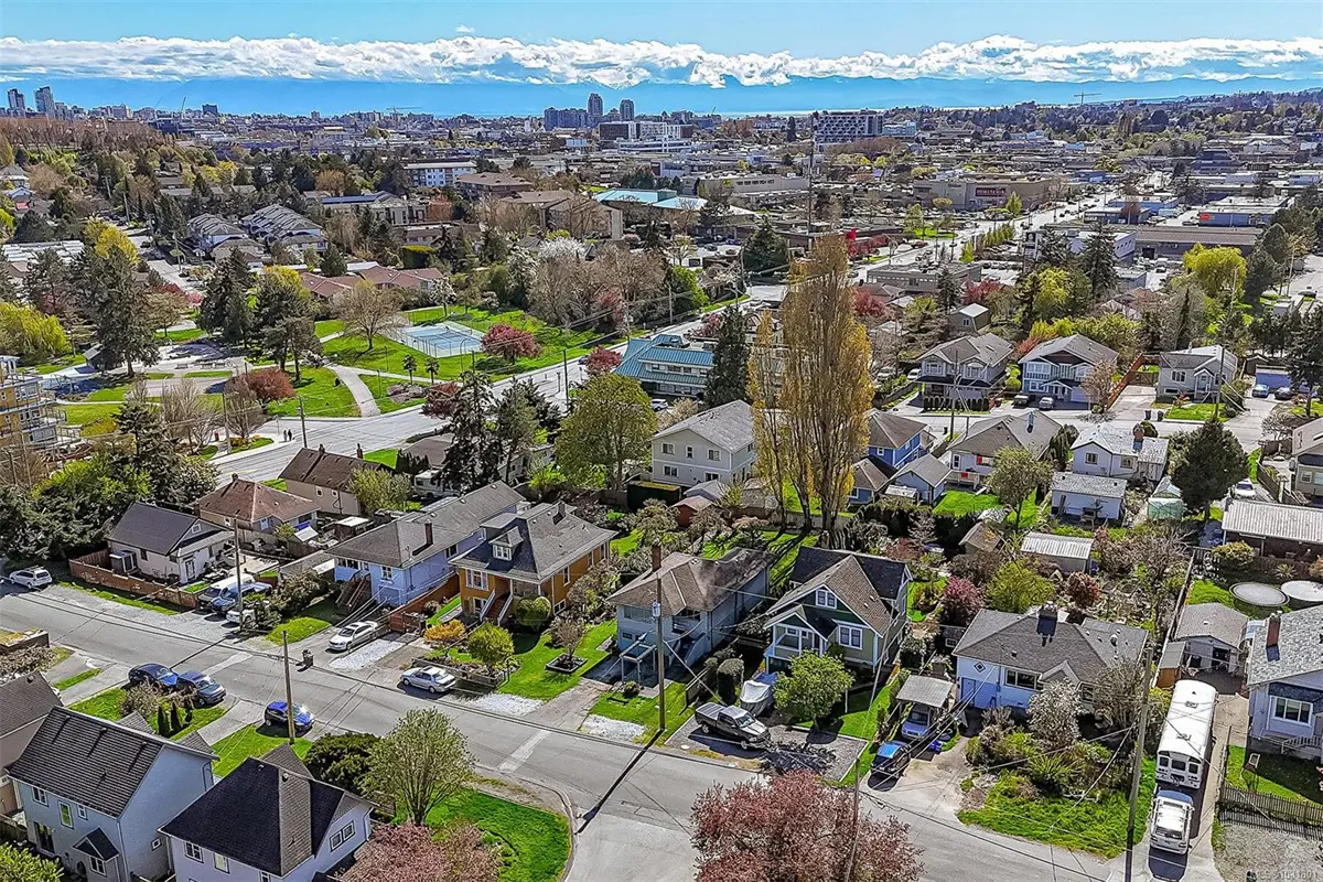 3426 Calumet Ave, Saanich BC V8X 1V5