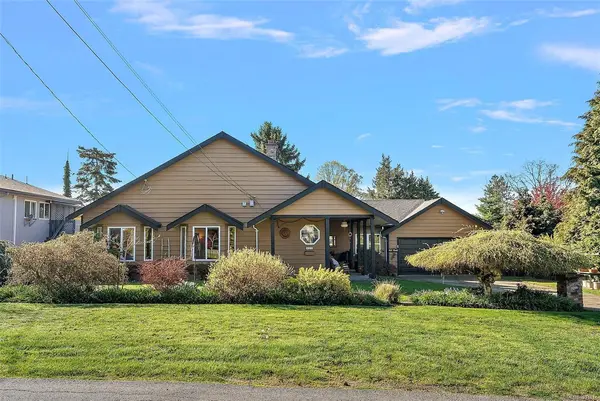 517 Tait St, Saanich BC V8Z 2C7