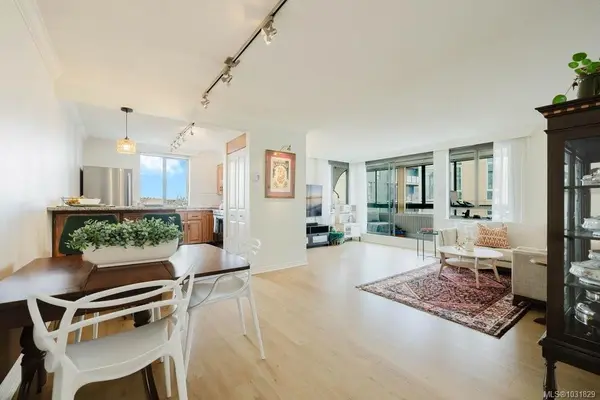 1004 - 1034 Johnson St # 1004, Victoria BC V8V 3N7 - 2 bed, 2.0 bath in Victoria