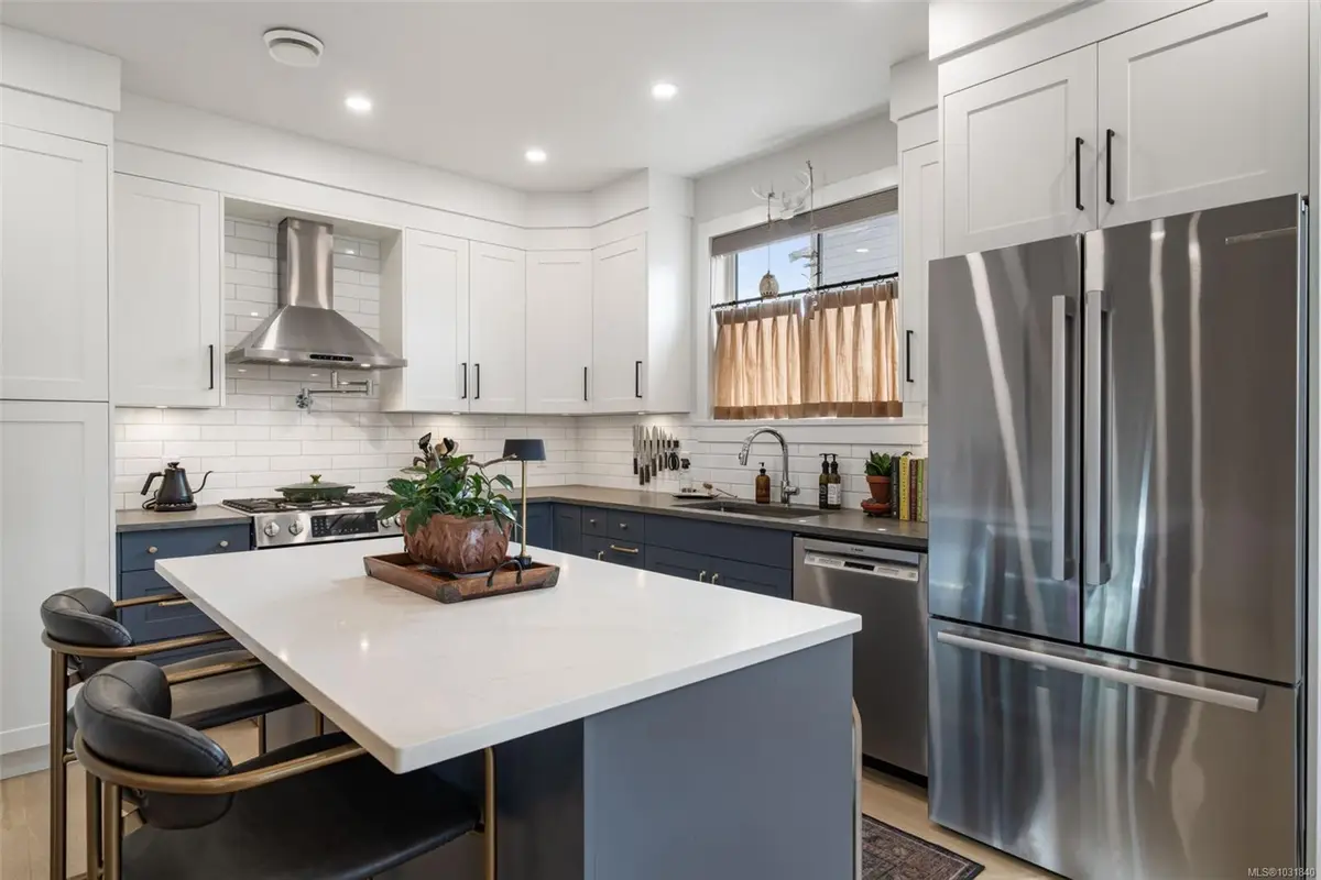 912 Clarke Rd, Central Saanich BC V8M 2G1