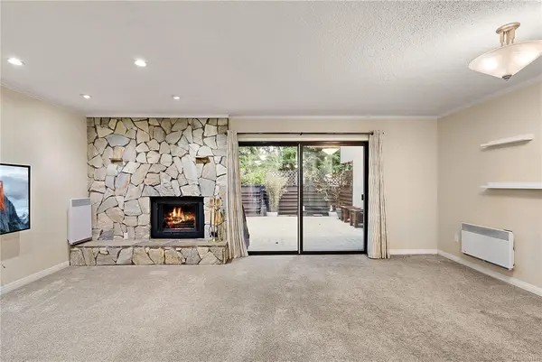 897 Admirals Rd # 13, Esquimalt BC V9A 2P1